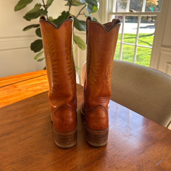 The most gorgeous vintage boots. - Picture 5 of 6